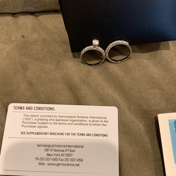 Beautiful Engagement Ring & Wedding Band - Picture 8 of 8